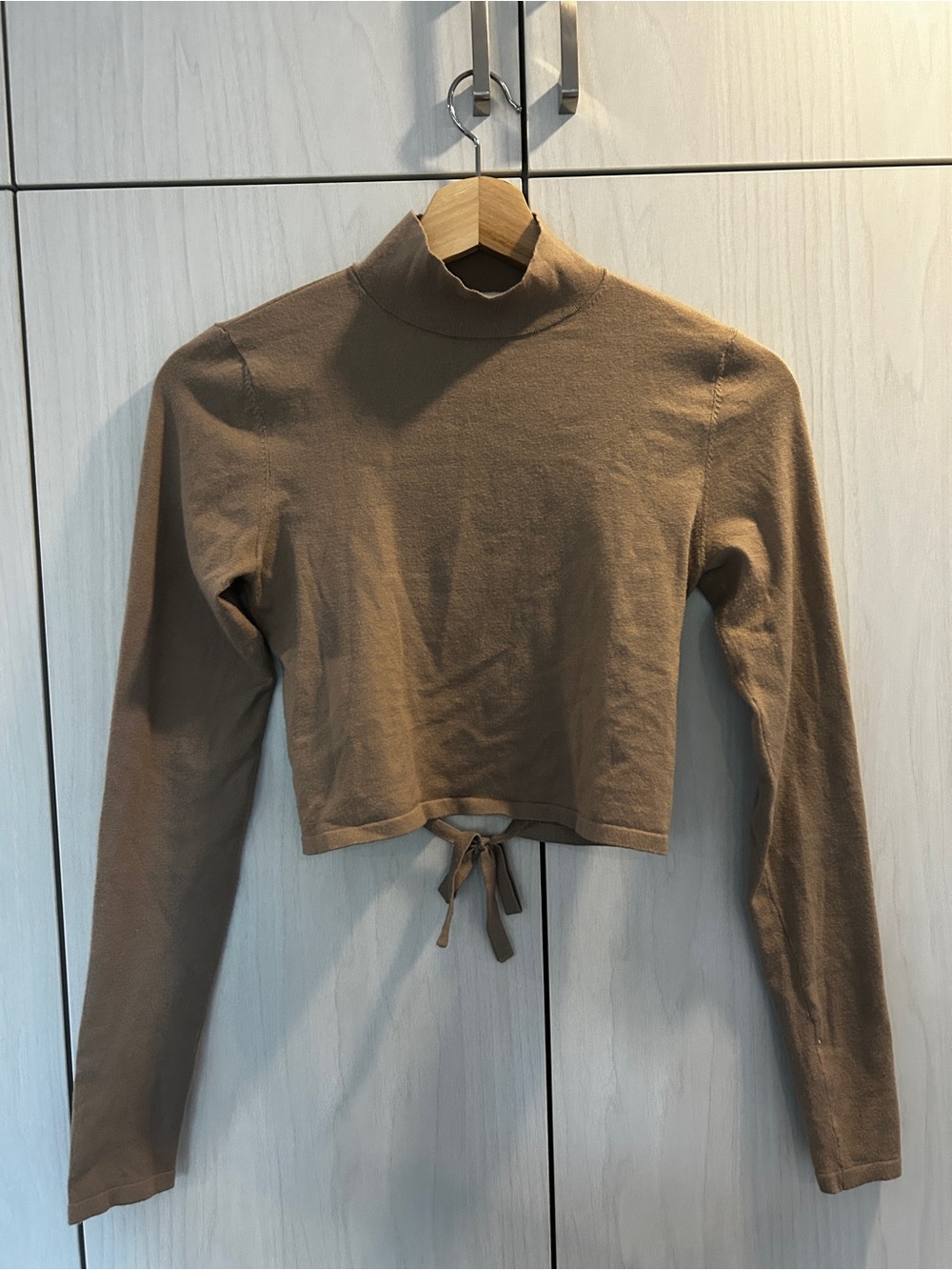 Women's Aritzia Tie-Hem Mock Neck Long Sleeve Top